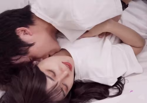 Bỏ thuốc kích dục.. Chồng dâng vợ cho sếp thỏa mãn